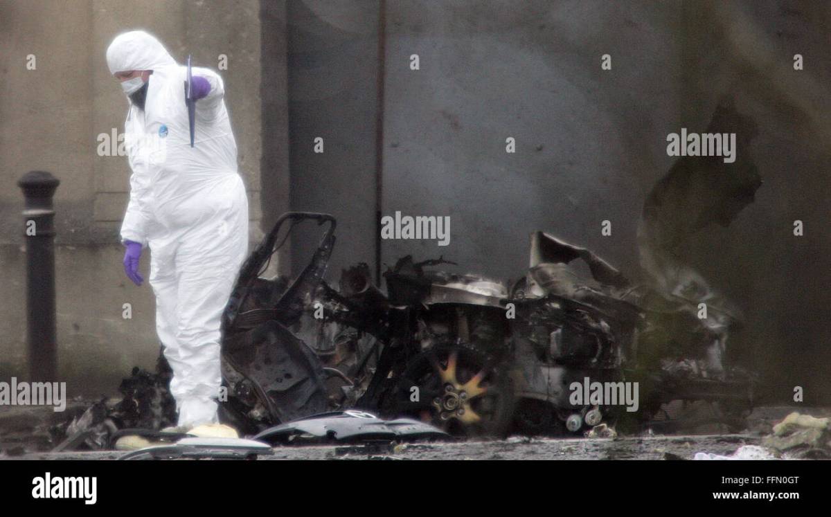 Car blown up in bomb scare near Regent Street 'had its phone